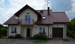 Prz&oacute;d domu "POD DĘBAMI"